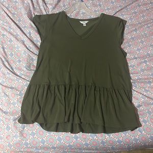 Sleeveless green T-shirt size large (12-14).
